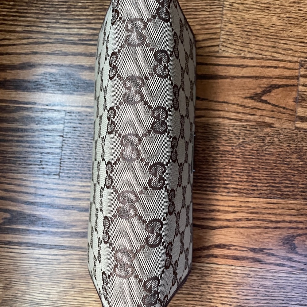 Authentic Gucci Zip Around Wallet - Picture 8 of 11